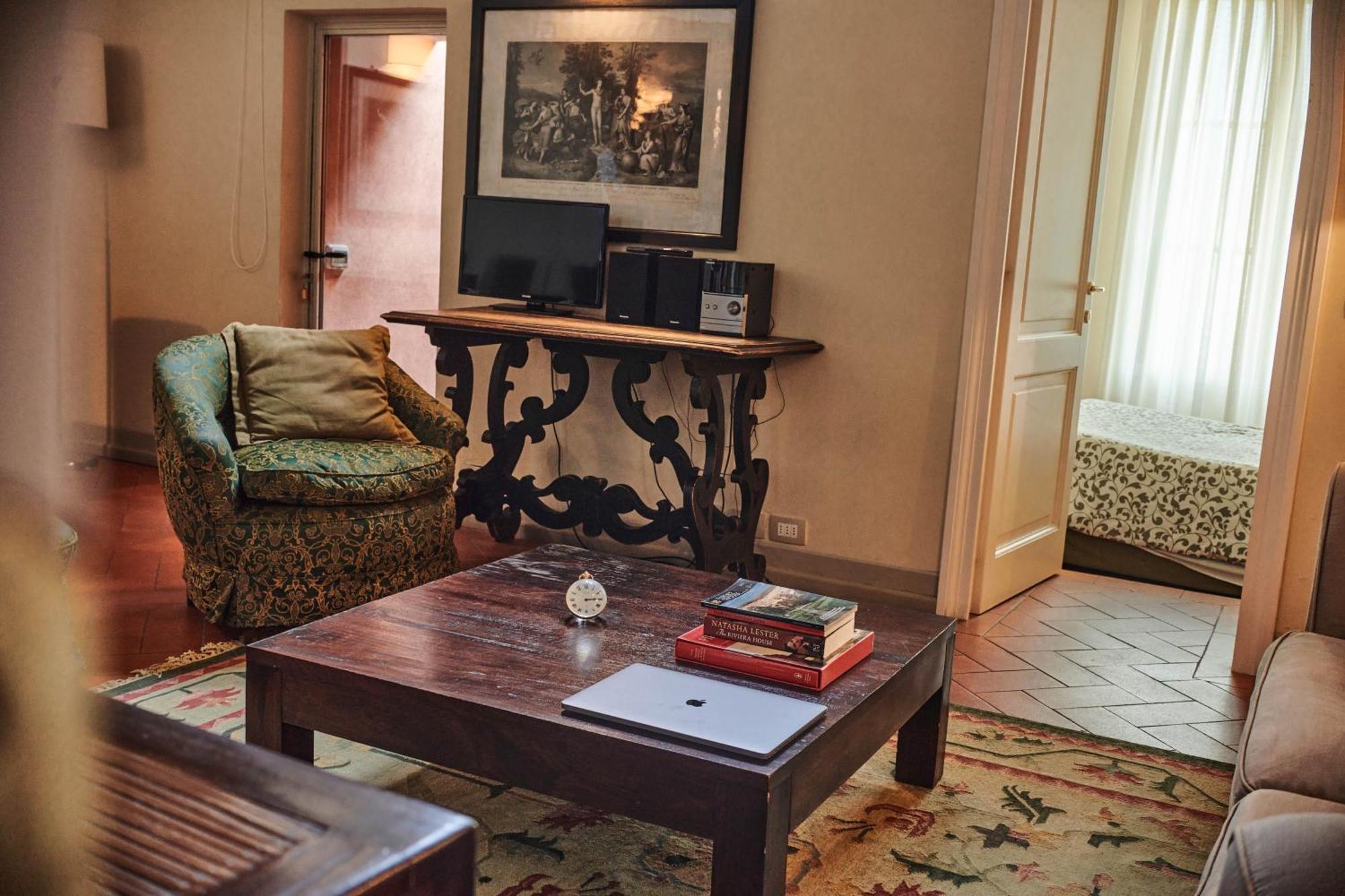 Large One-Bedroom Apartment Terrace