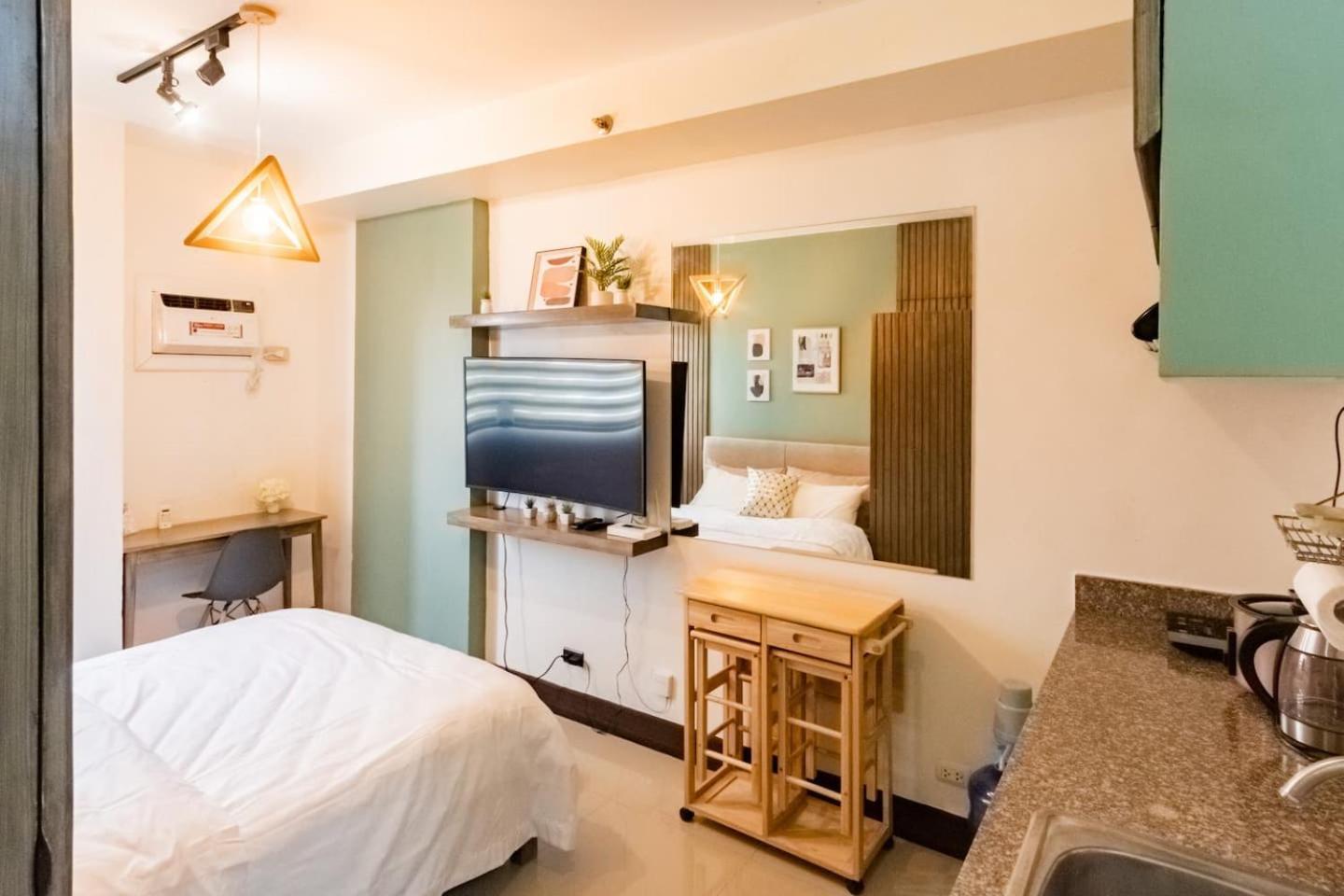 Deluxe Queen Studio