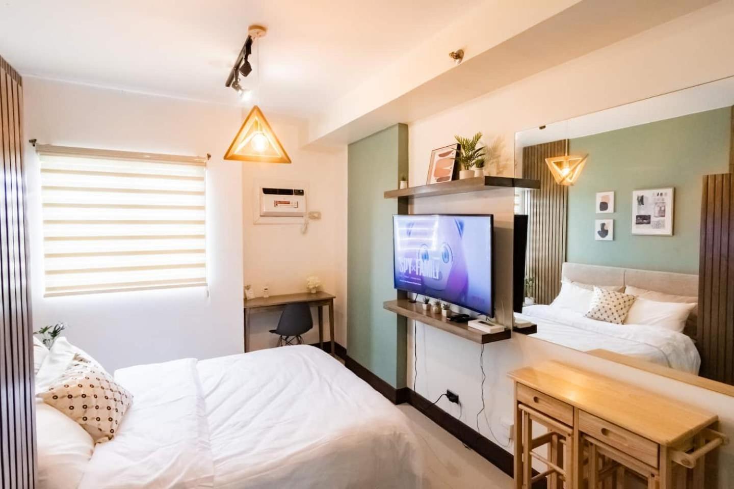 Deluxe Queen Studio