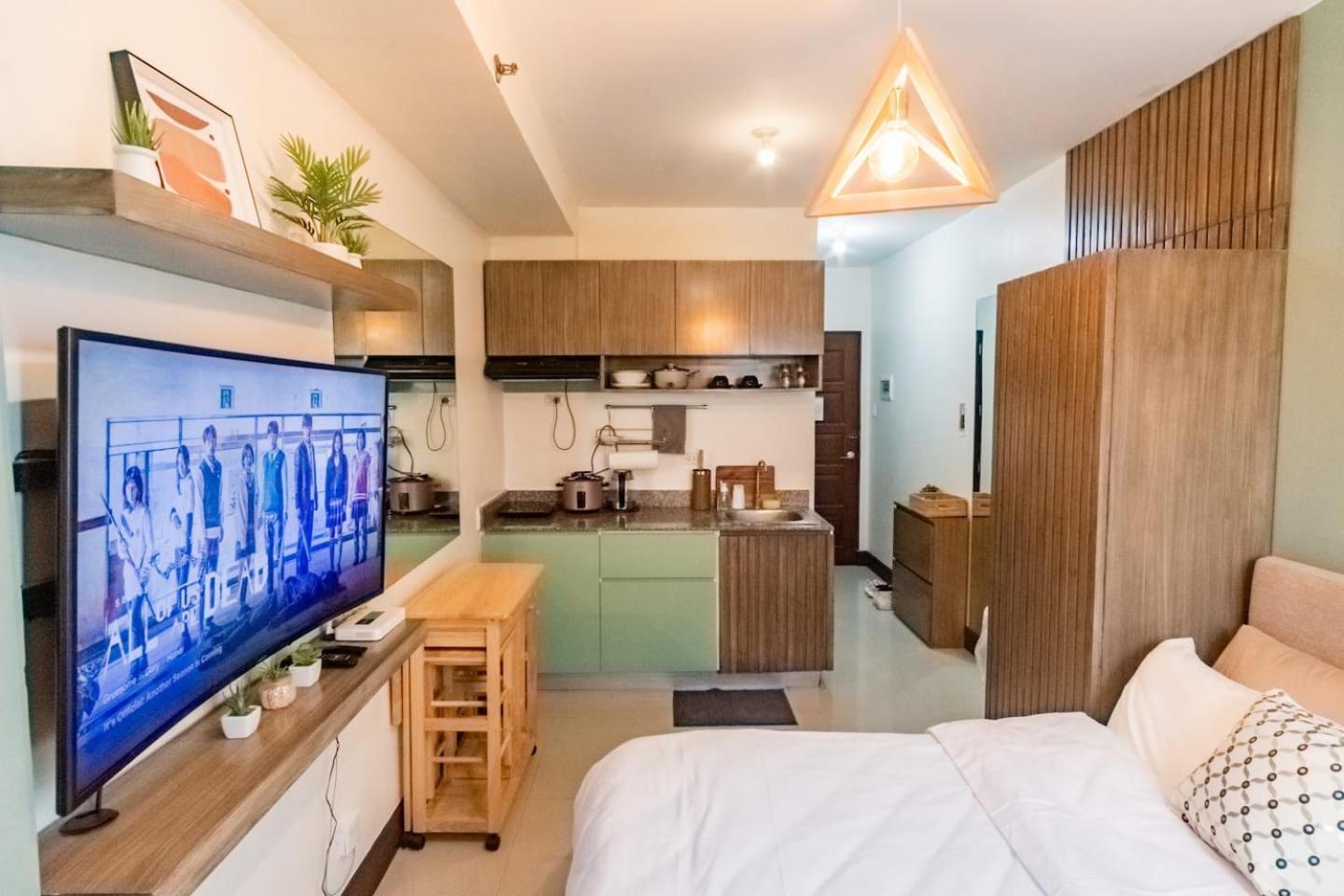 Deluxe Queen Studio