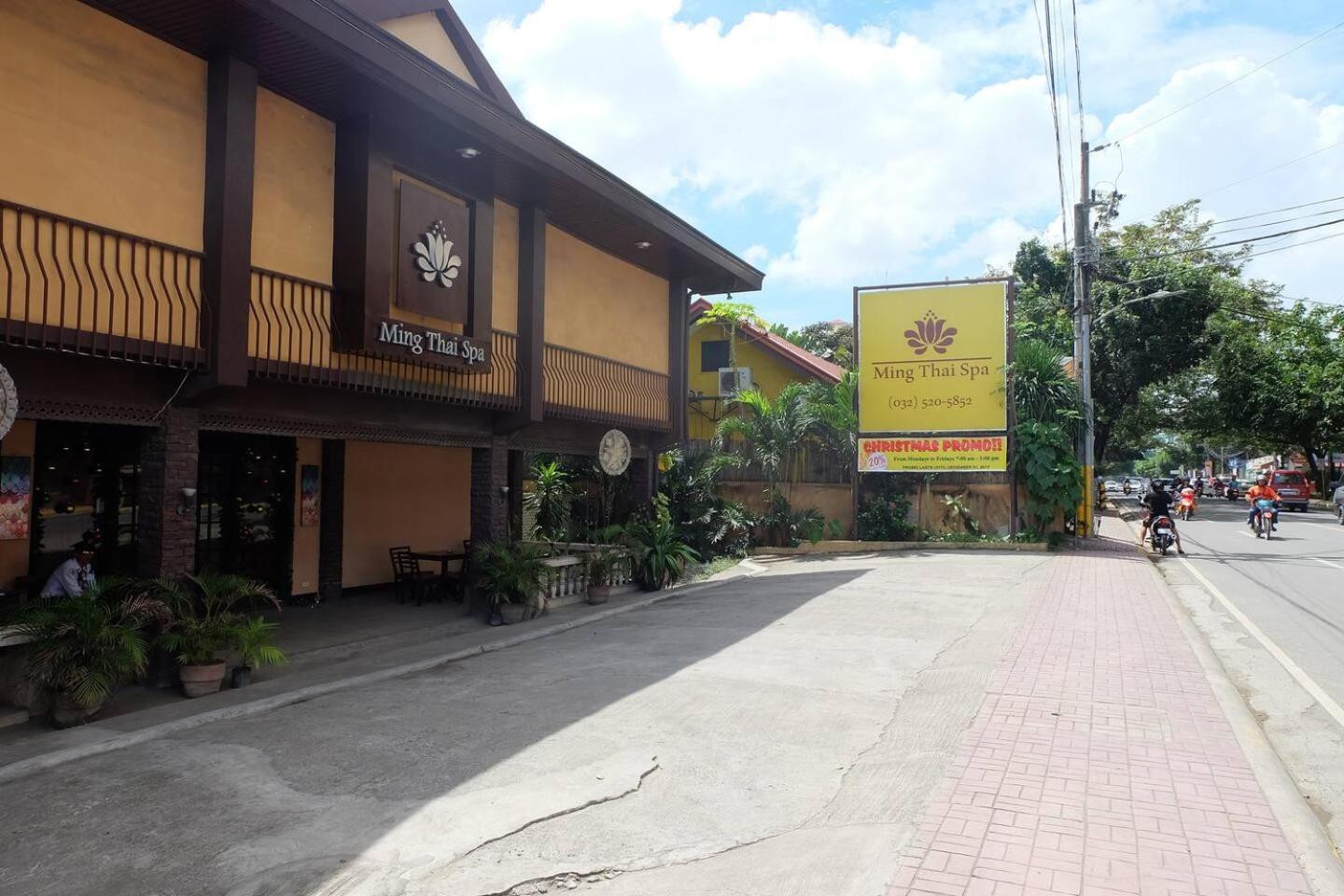 Deluxe Queen Studio