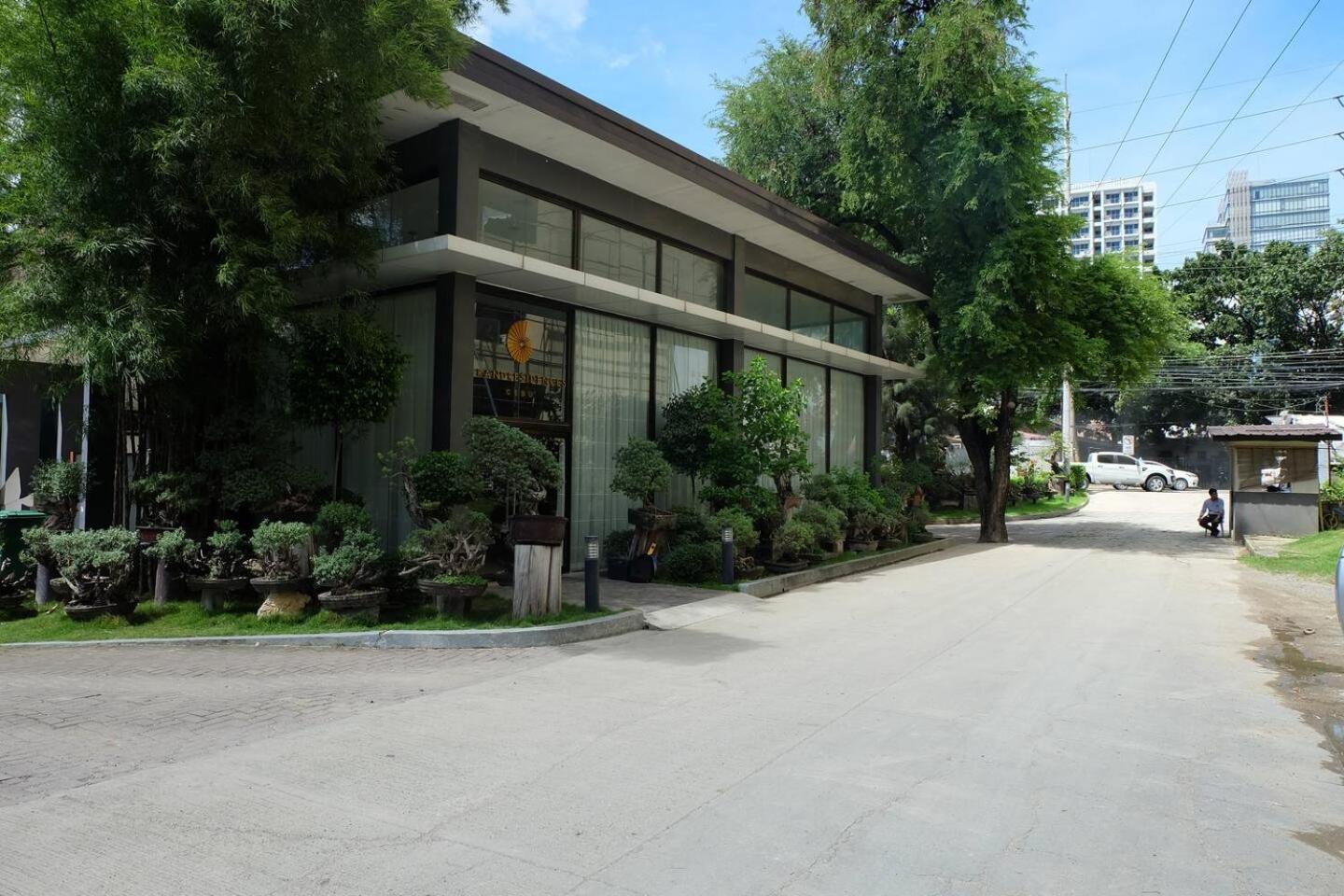 Deluxe Queen Studio