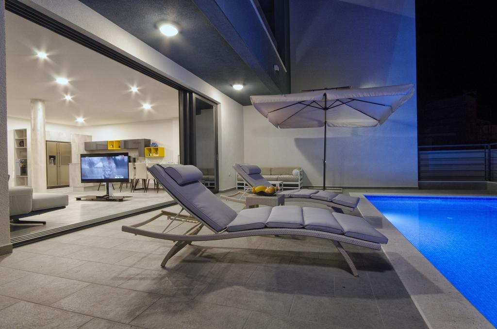 Four-Bedroom Villa Private Pool