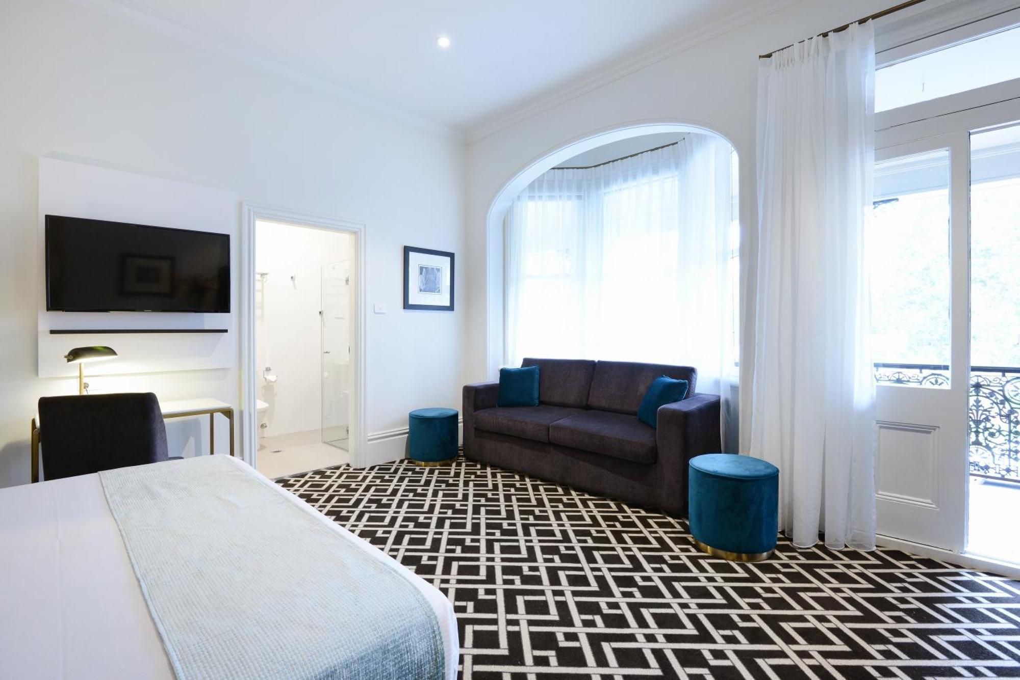 Deluxe King Room Sofa Bed