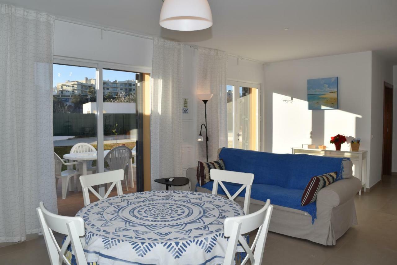 Two-Bedroom House,886992820:JPEG