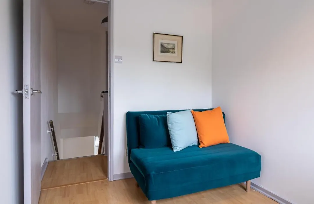 London Bridge 3 Bedroom House With Reception Room, Office And Private Garden-1