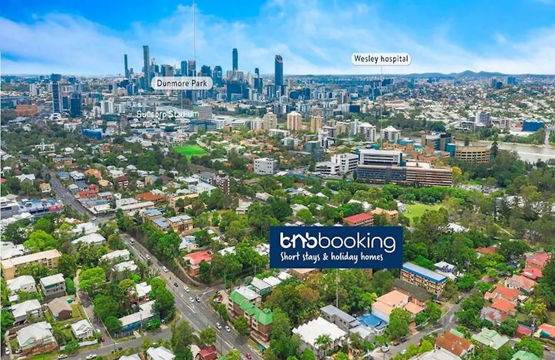 Park Avenue Luxe Chic Townhouse Sleeps 9, Carpark-1