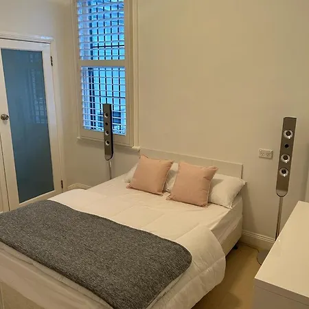 Paddington House Beautiful 2 Bedroom Terrace-3