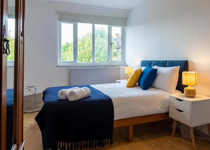 London Bridge 3 Bedroom House With Reception Room, Office And Private Garden