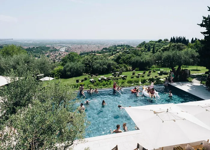 Villa con piscina: Corte San Mattia