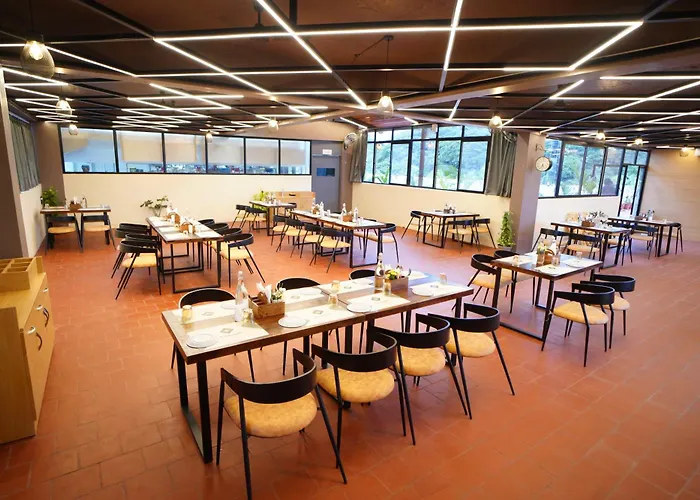 Family Hotel: Emerald Urban Comforts