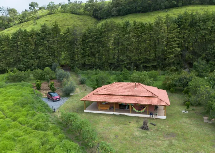Hotel que aceita animais de estimação: Casa Pomar no Sitio Harmonia Cunha SP
