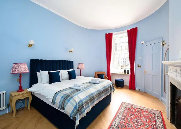 Cheap hotel: Queen Charlotte Guesthouse