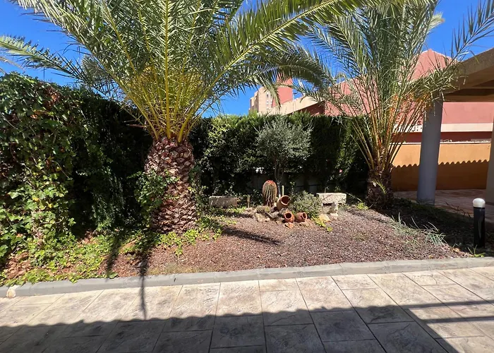 Casa de vacaciones: Chalet Con Piscina A 100M De La Playa La Manga