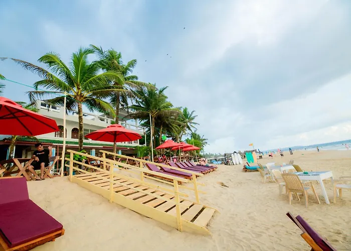 Beach hotel: Royal Beach Hotel & Restaurant