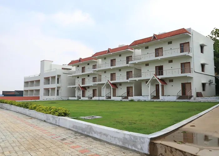 Family Hotel: Nature'S Trail