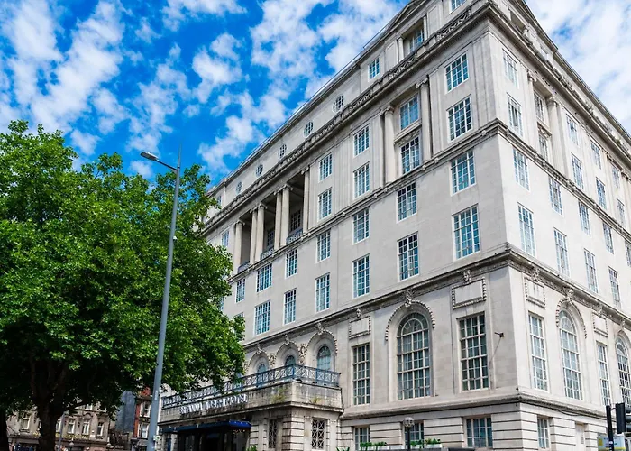 Cheap hotel: Adelphi Hotel