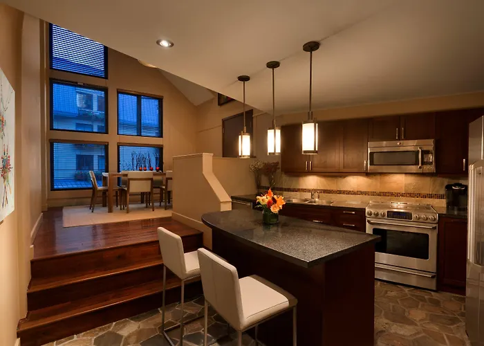Сity center hotels Executive Inn Whistler