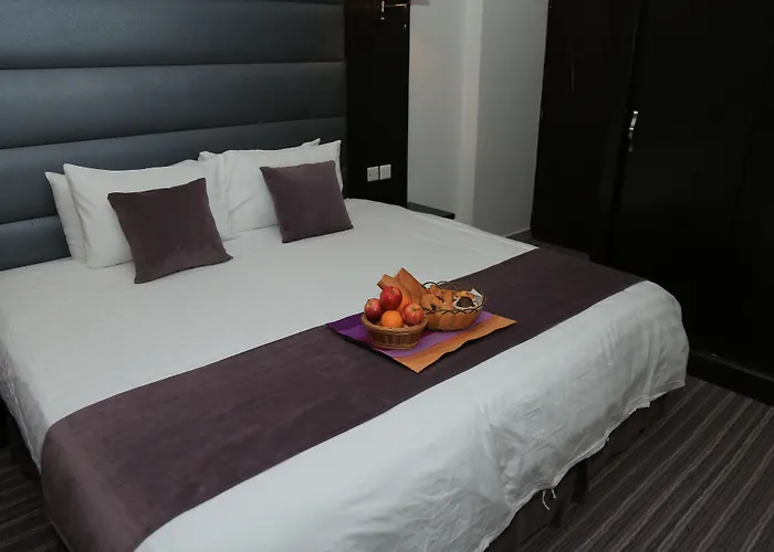 Central hotel: Al Dyafa Hotel Suites