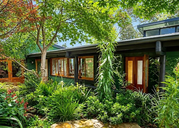 Dog friendly hotels Black Cockatoo - Secret Garden Treetops Home