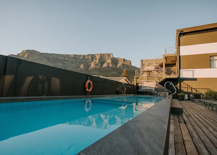 Kloof Street - Lion Roars s&Lodges
