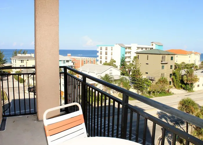 Hotel near College: Madeira Bay Resort II By Travel Resort Services